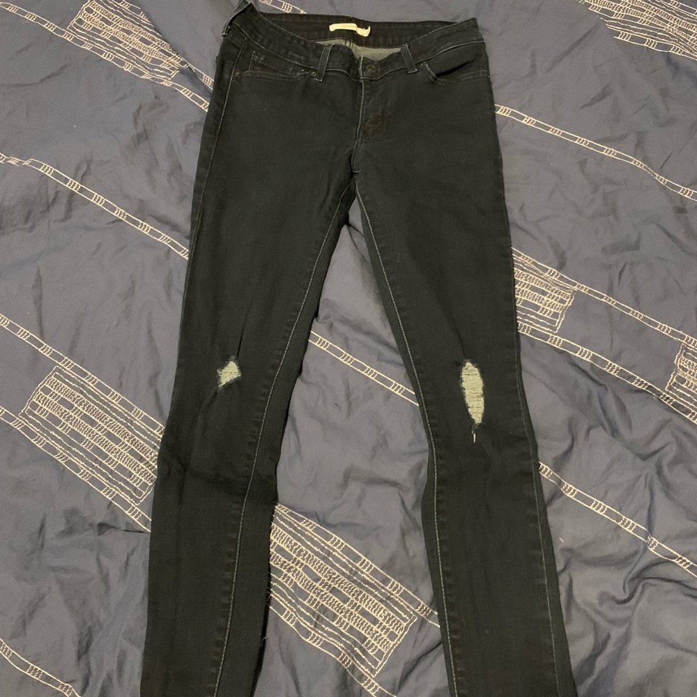 Dark blue Levi’s jeans